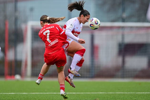 v.li.: Elira Terakaj (FCB, 7) Laureta Temaj (Stuttgart, 5)im Zweikampf, Duell, duel, tackle, Dynamik, Action, Aktion, 21.12.2025, München (Deutschland), Fussball,2. Frauen-Bundesliga, FC Bayern München II - VfB Stuttgart, DFB DFL REGULATIONS PROHIBIT ANY USE OF PHOTOGRAPHS AS IMAGE SEQUENCES AND OR QUASI-VIDEO.