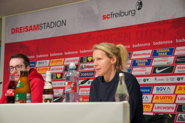 Deutschland: Fussball Google Pixel Frauen Bundesliga 2025 26, 14. Spieltag - SC Freiburg vs SV Werder Bremen - Dreisamstadion (Freiburg): Friederike Kromp (Trainerin, Werder Bremen Frauen) Copyright: xJOERANxSTEINSIEKx