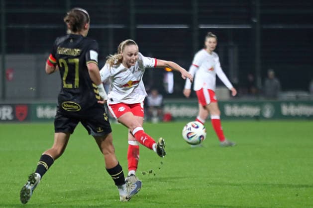 Google Pixel Frauen-Bundesliga, RB Leipzig - 1. FC Köln; 21.12.2025 Lou-Ann Joly (6, RB Leipzig). Fußball, Google Pixel Frauen-Bundesliga, Saison 2025 2026, 14. Spieltag: RB Leipzig vs. 1. FC Köln am 21.12.2025, Trainingszentrum Cottaweg, Leipzig. DFB REGULATIONS PROHIBIT ANY USE OF PHOTOGRAPHS AS IMAGE SEQUENCES AND OR QUASI-VIDEO. Copyright: xBEAUTIFULxSPORTS JanxKaeferx