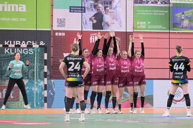 der Block der TusSies gegen Lisa-Marie Fragge (VfL Oldenburg, 44) TusSies Metzingen vs. VfL Oldenburg, Handball, Alsco HBF, 11.Ligaspieltag, Saison 2025 2026, 21.12.2025 TusSies Metzingen vs. VfL Oldenburg, Handball, Alsco HBF, 11.Ligaspieltag, Saison 2025 2026, 21.12.2025 Tuebingen Copyright: xEibner-Pressefoto TobiasxBaurx EP_TBR