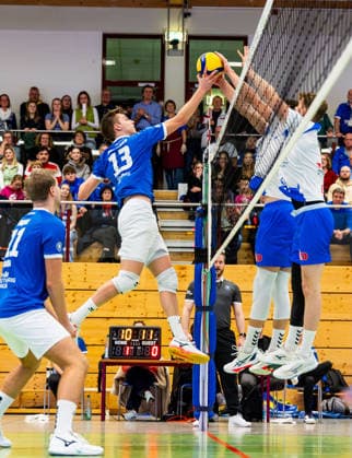 21.12.2025, GER, Volleyball, 2.BL Maenner Sued, Saison 2025 2026, Blue Volleys Gotha - L.E. Volleys Ben Bierwisch (Blue Volleys Gotha) 99867 Gotha Sporthalle Sportanlage Ernesti Thüringen Deutschland