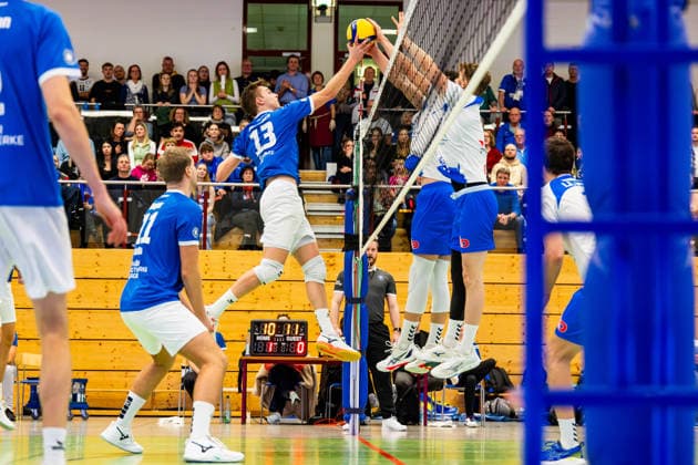 21.12.2025, GER, Volleyball, 2.BL Maenner Sued, Saison 2025 2026, Blue Volleys Gotha - L.E. Volleys Ben Bierwisch (Blue Volleys Gotha) 99867 Gotha Sporthalle Sportanlage Ernesti Thüringen Deutschland