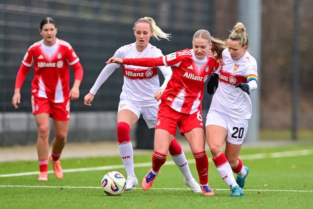 v.li.: Meike Messmer (Stuttgart, 29) Marie Gmeineder (FCB, 6) Jana Beuschlein (Stuttgart, 20) im Zweikampf, Duell, duel, tackle, Dynamik, Action, Aktion, 21.12.2025, München (Deutschland), Fussball,2. Frauen-Bundesliga, FC Bayern München II - VfB Stuttgart, DFB DFL REGULATIONS PROHIBIT ANY USE OF PHOTOGRAPHS AS IMAGE SEQUENCES AND OR QUASI-VIDEO.