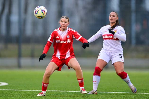 v.li.: Celina Senftl (FCB, 11) Laureta Temaj (Stuttgart, 5) im Zweikampf, Duell, duel, tackle, Dynamik, Action, Aktion, 21.12.2025, München (Deutschland), Fussball,2. Frauen-Bundesliga, FC Bayern München II - VfB Stuttgart, DFB DFL REGULATIONS PROHIBIT ANY USE OF PHOTOGRAPHS AS IMAGE SEQUENCES AND OR QUASI-VIDEO.