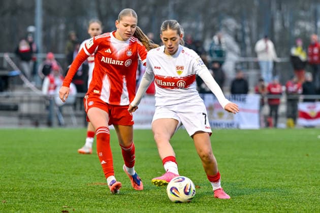 v.li.: Marie Gmeineder (FCB, 6) Dafina Redzepi (Stuttgart, 07) im Zweikampf, Duell, duel, tackle, Dynamik, Action, Aktion, 21.12.2025, München (Deutschland), Fussball,2. Frauen-Bundesliga, FC Bayern München II - VfB Stuttgart, DFB DFL REGULATIONS PROHIBIT ANY USE OF PHOTOGRAPHS AS IMAGE SEQUENCES AND OR QUASI-VIDEO.