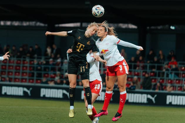 21.12.25, Frauen, Fussball, Google Pixel Frauen Bundesliga, Saison 2025 2026, RB Leipzig - 1. FC Köln, 14. Spieltag Pauline Bremer ( 11 - 1. FC Köln) und Andrea Norheim ( 3 - RB Leipzig) im Zweikampf Leipzig Trainingszentrum Cottaweg SN Deutschland
