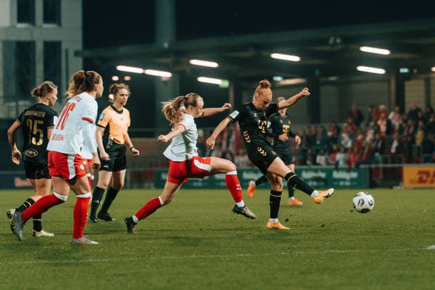 21.12.25, Frauen, Fussball, Google Pixel Frauen Bundesliga, Saison 2025 2026, RB Leipzig - 1. FC Köln, 14. Spieltag Laura Vogt ( 8 - 1. FC Köln) Abschluss Leipzig Trainingszentrum Cottaweg SN Deutschland