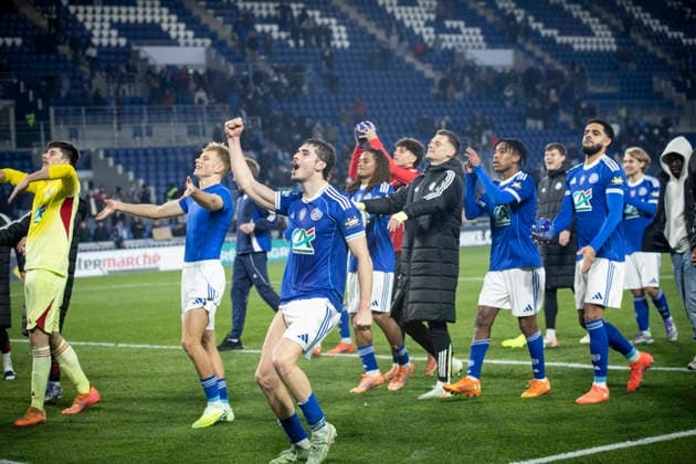 FOOTBALL : Racing de Strasbourg (RCS) vs Dunkerque- Coupe de France - 32e de finale - 21 12 2025 Stade de la Meinau. Strasbourg - France cÃ lÃ bration de l Ã quipe de Racing Strasbourg avec ses supporters  Copyright: xElyxandroxCEGARRAx