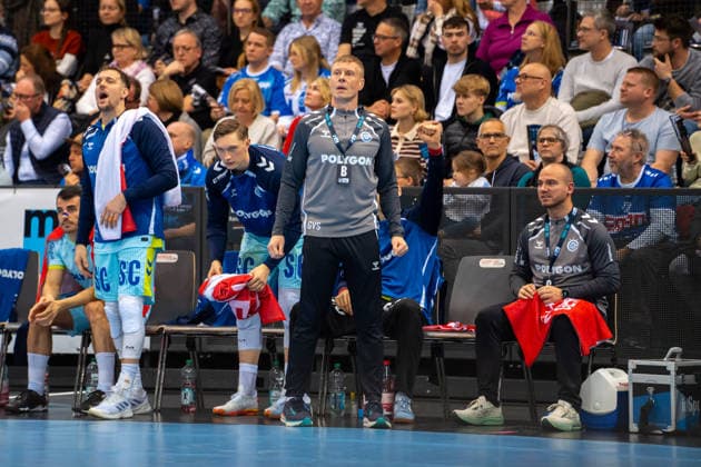Handball I Herren I Saison 2025-2026 I Bundesliga I 18. Spieltag I TVB Stuttgart - VfL Gummersbach I 21.12.2025 Gudjon Valur Sigurdsson (Trainer, VfL Gummersbach) Stuttgart Porsche Arena Baden-Württemberg Deutschland Copyright: xLobeca MaxxPetershansx