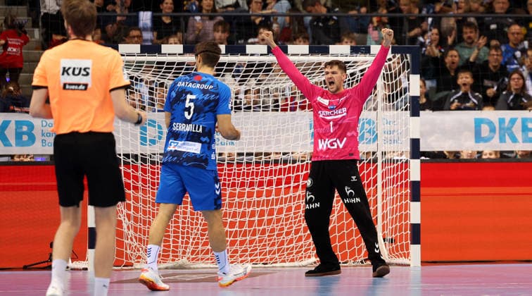 BAU 21.12.2025 Stuttgart Handball TVB Stuttgart vs. VfL Gummersbach, Mateusz Kornecki (TVB, rechts) jubelt