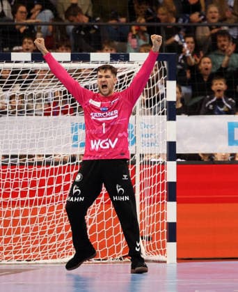 BAU 21.12.2025 Stuttgart Handball TVB Stuttgart vs. VfL Gummersbach, Mateusz Kornecki (TVB, rechts) jubelt und ballt die Fäuste