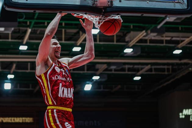 Im Bild: Alen Pjanic (Wuerzburg Baskets, 35) mit dem Dunking 21.12.2025, Basketball, Fitness First Wuerzburg Baskets vs. SYNTAINICS MBC, easyCredit BBL, 11. Spieltag, Deutschland, Wuerzburg, tectake-Arena, Copyright: HMBxMedia xJulienxBecker