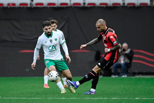 FOOTBALL : Nice (OGC Nice) vs Saint Etienne (ASSE) - Coupe de France - 32e de finale - 21 12 2025 Nice™s defender 2 Jonathan Clauss durant le match de coupe de France, opposant l™OGC Nice a L™AS Saint Etienne, a l™occasion des 32e de finale, Stade de l™Allianz Riviera de Nice, sud de la France, le 21 dÃ cembre 2025. NICEFrance  Copyright: xfredxDIDES psnewzx