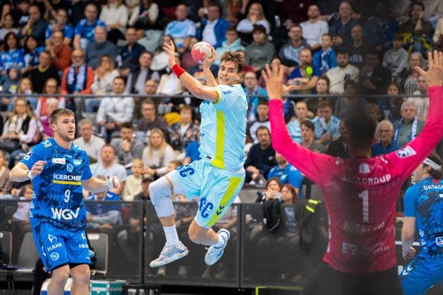 Handball I Herren I Saison 2025-2026 I Bundesliga I 18. Spieltag I TVB Stuttgart - VfL Gummersbach I 21.12.2025 Julian Köster (7, VfL Gummersbach) im Wurf, links Gianfranco Pribetic (9, TVB Stuttgart) Stuttgart Porsche Arena Baden-Württemberg Deutschland Copyright: xLobeca MaxxPetershansx