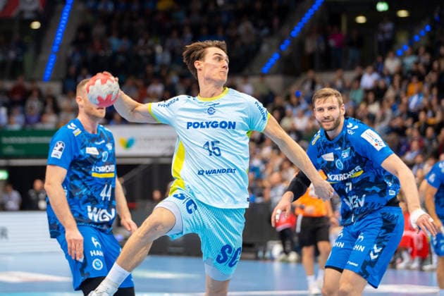 Handball I Herren I Saison 2025-2026 I Bundesliga I 18. Spieltag I TVB Stuttgart - VfL Gummersbach I 21.12.2025 Miro Schluroff (15, VfL Gummersbach) im Wurf Stuttgart Porsche Arena Baden-Württemberg Deutschland Copyright: xLobeca MaxxPetershansx