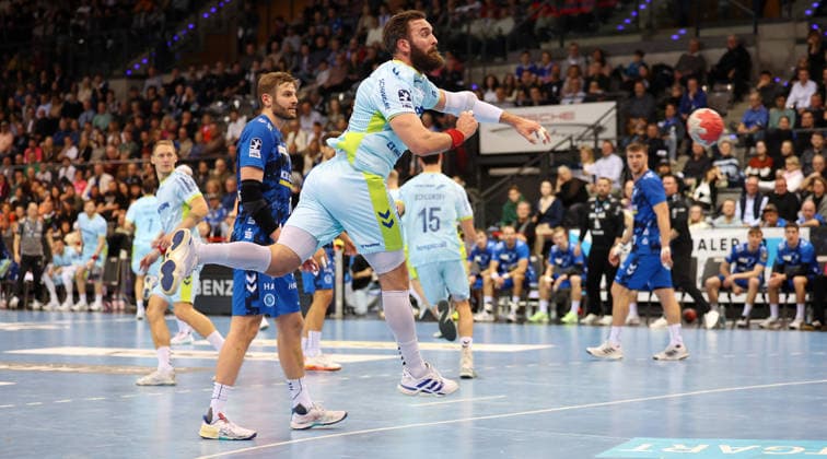 BAU 21.12.2025 Stuttgart Handball TVB Stuttgart vs. VfL Gummersbach, Teitur Örn Einarsson (Gummersbach, vorn)