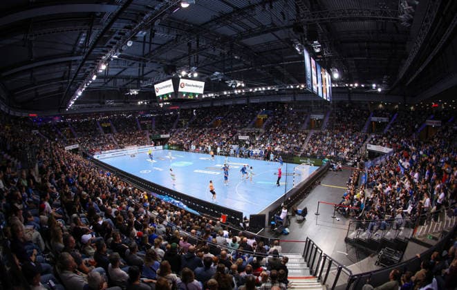 BAU 21.12.2025 Stuttgart Handball TVB Stuttgart vs. VfL Gummersbach, Feature Übersicht ausverkaufte Arena