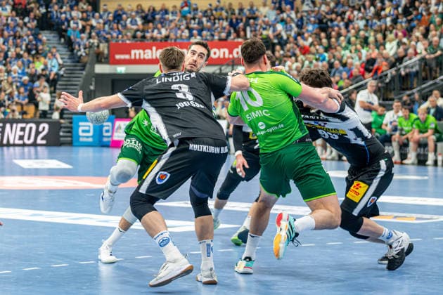 Handball Bundesliga; HSG Wetzlar - ThSV Eisenach, 21.12.25 Filip Vistorop (HSG Wetzlar, 4), Oskar Joelsson (ThSV Eisenach, 3), Josip Simic (HSG Wetzlar, 10), Tillman Leu (ThSV Eisenach, 99) Handball Bundesliga; HSG Wetzlar - ThSV Eisenach: Wetzlar, 21.12.25 Copyright: xBEAUTIFULxSPORTS Roeczeyx