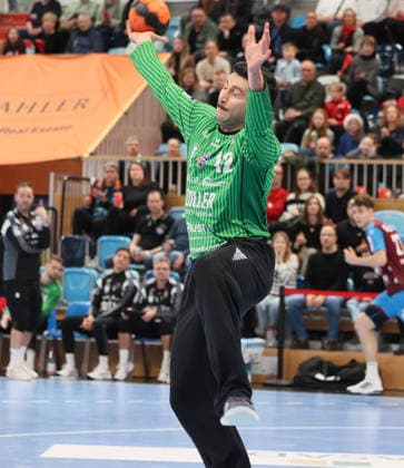 GER HBL2 Saison 2025 2026 VfL Potsdam vs SG BBM Bietigheim, 21.12.25, MBS Arena, Potsdam Martin TOMOVSKI (SG BBM Bietigheim 24) pariert einen Wurf von Linksaussen, Torhüter, Parade