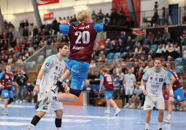 GER HBL2 Saison 2025 2026 VfL Potsdam vs SG BBM Bietigheim, 21.12.25, MBS Arena, Potsdam Tim HILDENBRAND (1.VfL Potsdam 20), Fabian WIEDERSTEIN (SG BBM Bietigheim 18)