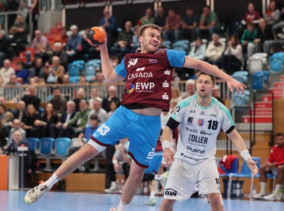 GER HBL2 Saison 2025 2026 VfL Potsdam vs SG BBM Bietigheim, 21.12.25, MBS Arena, Potsdam Tim Niclas SCHRÖDER (1.VfL Potsdam 33), Fabian WIEDERSTEIN (SG BBM Bietigheim 18)