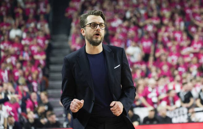 Mihajilo Mitic (Bayern Muenchen), Coach GER, Baskets Bonn vs. FC Bayern Muenchen, 1. Basketball-Bundesliga, esayCredit BBL, 11. Spieltag, Saison 2025-26, 21.12.2025 GER, Baskets Bonn vs. FC Bayern Muenchen, 1. Basketball-Bundesliga, esayCredit BBL, 11. Spieltag, Saison 2025-26, 21.12.2025 Koeln Copyright: xEibner-Pressefoto JoergxNiebergax JNL