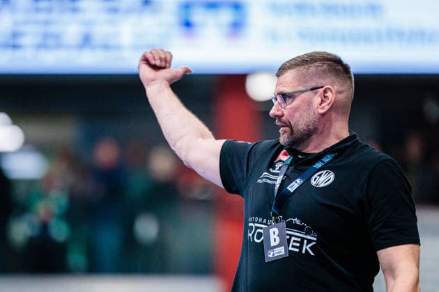 Aaron Ziercke (GWD Minden, Trainer) gestikuliert GER, GWD Minden vs. Fuechse Berlin, Handball, 1. Bundesliga, 18. Spieltag, Spielzeit 2025 2026, 21.12.2025 GER, GWD Minden vs. Fuechse Berlin, Handball, 1. Bundesliga, 18. Spieltag, Spielzeit 2025 2026, 21.12.2025 Luebbecke Copyright: xEibner-Pressefoto JanxRollingerx EP_JSK