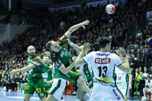 Omar Ingi Magnusson (SC Magdeburg,14) - Handball Bundesliga Saison 2025-2026 SC Magdeburg vs. SC DHFK Leipzig in der GETEC Arena in Magdeburg - Aktion,Handball,Deutschland,21.12.2025