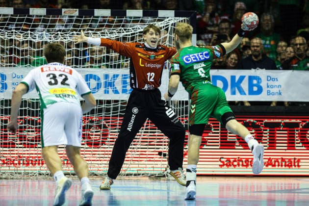 Torwart Leopold Huber (SC DHfK Leipzig,12) gegen Matthias Musche (SC Magdeburg,6) - Handball Bundesliga Saison 2025-2026 SC Magdeburg vs. SC DHFK Leipzig in der GETEC Arena in Magdeburg - Aktion,Handball,Deutschland,21.12.2025