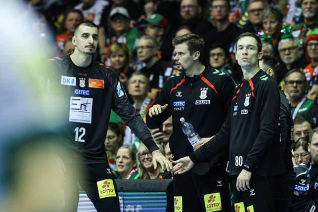 Matej Mandic (SC Magdeburg,12), Torwart Sergey Hernandez Ferrer (SC Magdeburg,1), Torwart Nikola Portner (SC Magdeburg,80) - Handball Bundesliga Saison 2025-2026 SC Magdeburg vs. SC DHFK Leipzig in der GETEC Arena in Magdeburg - Handball,Deutschland,21.12.2025