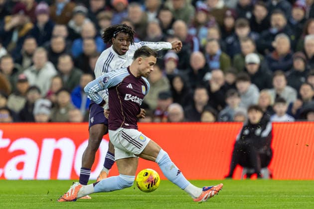 Aston Villa v Manchester United, ManU Premier League 21 12 2025. Manchester United defender Patrick Dorgu (13) crosses the ball blocked by Aston Villa defender Matty Cash (2) during the Premier League match between Aston Villa and Manchester United at Villa Park, Birmingham, England on 21 December 2025. Birmingham Villa Park West Midlands England Editorial use only DataCo restrictions apply See www.football-dataco.com , Copyright: xManjitxNarotrax PSI-23452-0020