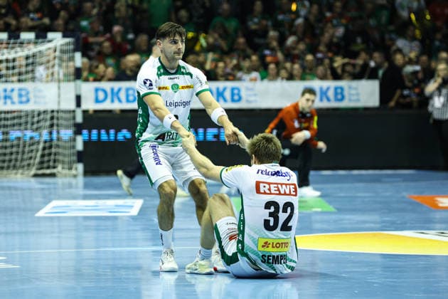 Lucas Krzikalla (SC DHfK Leipzig,8) und Franz Semper (SC DHFK Leipzig,32) - Handball Bundesliga Saison 2025-2026 SC Magdeburg vs. SC DHFK Leipzig in der GETEC Arena in Magdeburg - Aktion,Handball,Deutschland,21.12.2025