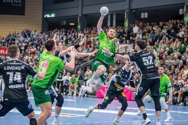 Handball Bundesliga; HSG Wetzlar - ThSV Eisenach, 21.12.25 Dominik Mappes (HSG Wetzlar, 7), Justin Kurch (ThSV Eisenach, 52), Oskar Joelsson (ThSV Eisenach, 3), Josip Simic (HSG Wetzlar, 10) Handball Bundesliga; HSG Wetzlar - ThSV Eisenach: Wetzlar, 21.12.25 Copyright: xBEAUTIFULxSPORTS Roeczeyx