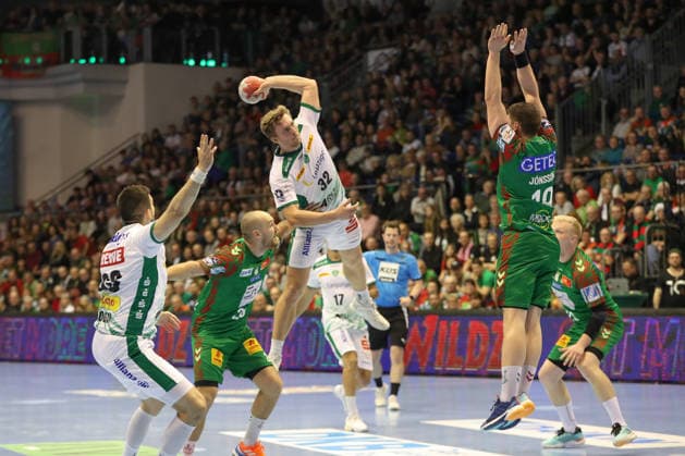 21.12.2025, xgox, Handball - Daikin HBL SC Magdeburg - SC DHfK Leipzig emspor, v.l. Franz Semper (Leipzig, 32) wirft Tor, Torschuetze, erzielt Tor, Treffer, scores the goal Magdeburg