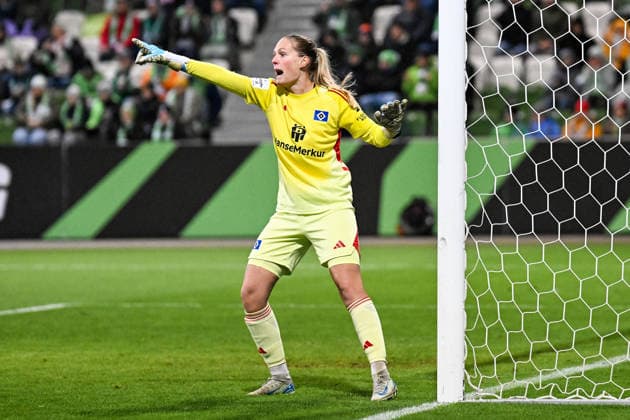 Fußball I Frauen I Saison 2025-2026 I Bundesliga I 14. Spieltag I VfL Wolfsburg - Hamburger SV I 21.12.2025 Inga Schuldt (1, Hamburger SV) Freisteller, Nahaufnahme, Porträt, Portrait, Einzelfoto, Einzelbild, Körper Wolfsburg AOK Stadion Niedersachsen Deutschland Copyright: xLobeca InesxHähnelx