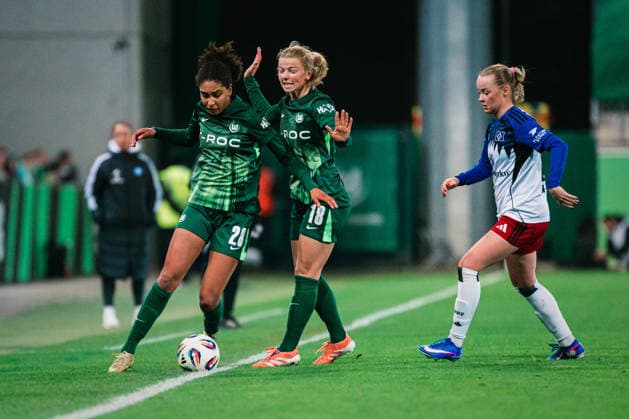 Google Pixel Frauen-Bundesliga: VfL Wolfsburg vs. Hamburger SV, 21.12.2025 Cora Zicai (VfL Wolfsburg, 28) am Ball; Fußball, Google Pixel Frauen-Bundesliga, 14. Spieltag: VfL Wolfsburg vs. Hamburger SV am 21.12.2025 im AOK Stadion, Wolfsburg DFB REGULATIONS PROHIBIT ANY USE OF PHOTOGRAPHS AS IMAGE SEQUENCES AND OR QUASI-VIDEO.