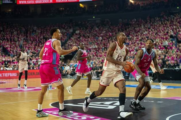 Joel Aminu, Shooting Guard, (Telekom Baskets Bonn 21), Isiaha Mike, Forward, (FC Bayern Basketball 22), Jeff Garrett Jr., Power Forward , (Telekom Baskets Bonn 4), , Telekom Baskets Bonn vs. FC Bayern Basketball, Basketball, BBL, 31. Spieltag, 21.12.2025 Koeln Nordrhein-Westfalen Deutschland