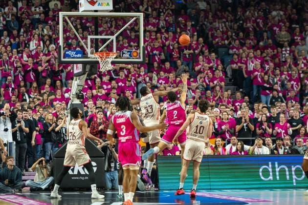 Zachery Cooks, Point Guard, (Telekom Baskets Bonn 3), Alijah Comithier, Small Forward , (Telekom Baskets Bonn 2), Justinian Jessup, Shooting Guard, (FC Bayern Basketball 10), David McCormack, Center, (FC Bayern Basketball 33), , Telekom Baskets Bonn vs. FC Bayern Basketball, Basketball, BBL, 31. Spieltag, 21.12.2025 Koeln Nordrhein-Westfalen Deutschland
