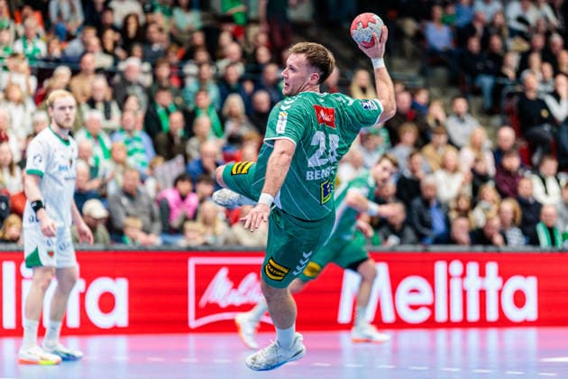 Tom Bergner (GWD Minden, 28) im Torwurf GER, GWD Minden vs. Fuechse Berlin, Handball, 1. Bundesliga, 18. Spieltag, Spielzeit 2025 2026, 21.12.2025 GER, GWD Minden vs. Fuechse Berlin, Handball, 1. Bundesliga, 18. Spieltag, Spielzeit 2025 2026, 21.12.2025 Luebbecke Copyright: xEibner-Pressefoto JanxRollingerx EP_JSK
