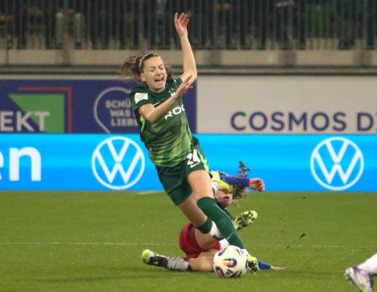 Deutschland: Frauen-Bundesliga 2025 26, 14. Spieltag - VfL Wolfsburg VS Hamburger SV - AOK Stadion (Wolfsburg): Joelle Wedemeyer (VfL Wolfsburg Frauen, 24) Copyright: xAymanxAlahmedx