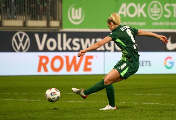 Deutschland: Frauen-Bundesliga 2025 26, 14. Spieltag - VfL Wolfsburg VS Hamburger SV - AOK Stadion (Wolfsburg): Lena Lattwein (VfL Wolfsburg Frauen, 8) Copyright: xAymanxAlahmedx