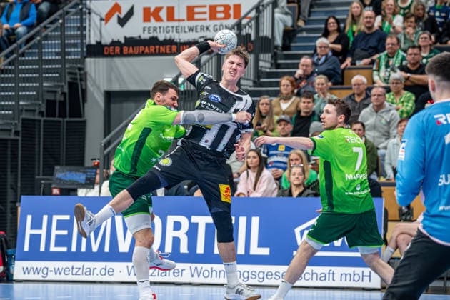 Handball Bundesliga; HSG Wetzlar - ThSV Eisenach, 21.12.25 Oskar Joelsson (ThSV Eisenach, 3), Dominik Mappes (HSG Wetzlar, 7), Jona Schoch (HSG Wetzlar, 22) Handball Bundesliga; HSG Wetzlar - ThSV Eisenach: Wetzlar, 21.12.25 Copyright: xBEAUTIFULxSPORTS Roeczeyx