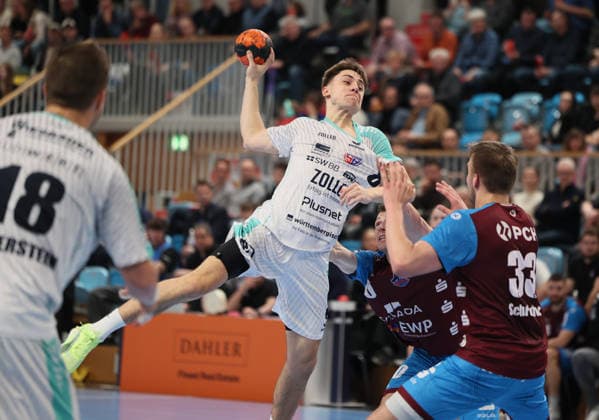 GER HBL2 Saison 2025 2026 VfL Potsdam vs SG BBM Bietigheim, 21.12.25, MBS Arena, Potsdam Fabian WIEDERSTEIN (SG BBM Bietigheim 18), Alen HADZIMUHAMEDOVIV (SG BBM Bietigheim 8), Tim Niclas SCHRÖDER (1.VfL Potsdam 33)