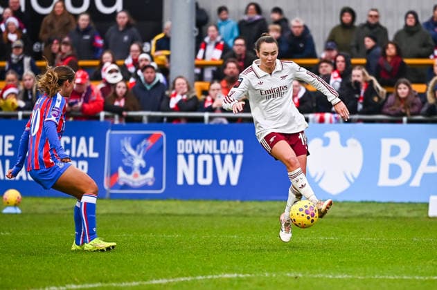 Caitlin Foord of Arsenal in action during the Subway Women s League Cup Quarter Final match between Crystal Palace and Arsenal at VBS Community Stadium on December 21, 2025 in Sutton, England. Copyright: xYaroslavxDunkax xSPPx Sportspressphoto_SPR76023