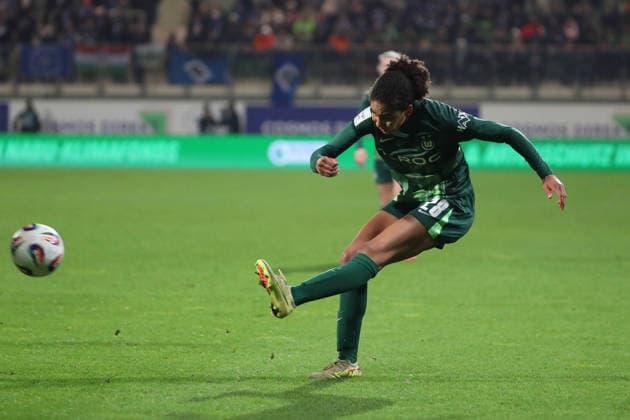 VfL - HSV, BL Frauen Wolfsburg, 21.12.2025, FUßBALL - VfL Wolfsburg vs. Hamburger SV, Google Pixel Frauen-Bundesliga, Saison 2025 26. Cora Zicai (VfL Wolfsburg) Wolfsburg