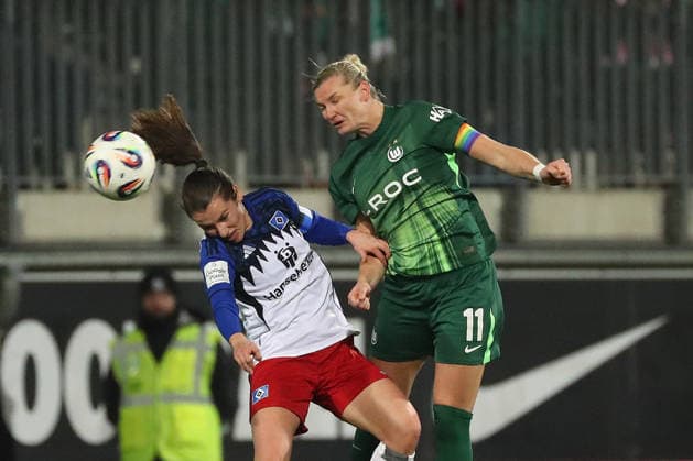 VfL - HSV, BL Frauen Wolfsburg, 21.12.2025, FUßBALL - VfL Wolfsburg vs. Hamburger SV, Google Pixel Frauen-Bundesliga, Saison 2025 26. Emilia Hirche (HSV), Alexandra Popp (VfL Wolfsburg) Wolfsburg