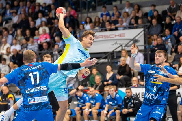Handball I Herren I Saison 2025-2026 I Bundesliga I 18. Spieltag I TVB Stuttgart - VfL Gummersbach I 21.12.2025 Julian Köster (7, VfL Gummersbach) im Wurf Stuttgart Porsche Arena Baden-Württemberg Deutschland Copyright: xLobeca MaxxPetershansx