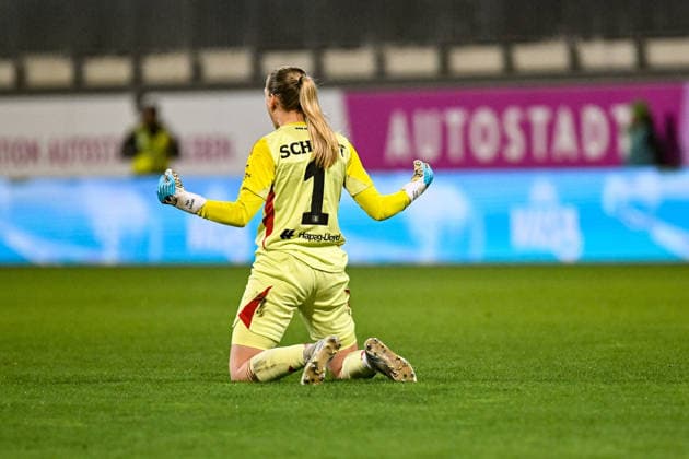 Fußball I Frauen I Saison 2025-2026 I Bundesliga I 14. Spieltag I VfL Wolfsburg - Hamburger SV I 21.12.2025 Torjubel Inga Schuldt (1, Hamburger SV) nach dem ihre Mannschaft 1:0 in Führung gegangen ist Freisteller, Nahaufnahme, Porträt, Portrait, Einzelfoto, Einzelbild, Körper Wolfsburg AOK Stadion Niedersachsen Deutschland Copyright: xLobeca InesxHähnelx