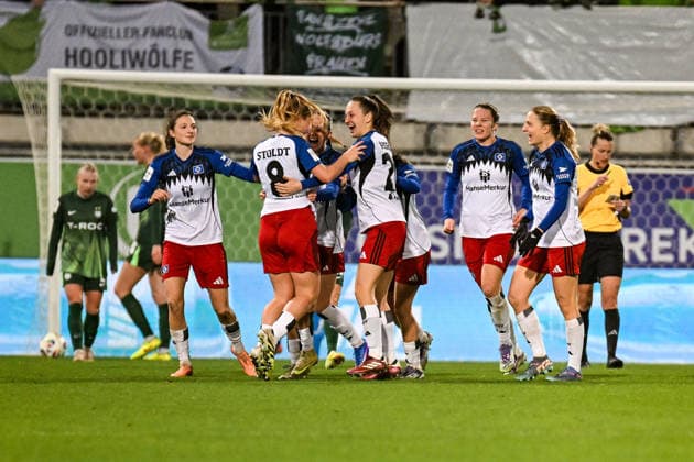 Fußball I Frauen I Saison 2025-2026 I Bundesliga I 14. Spieltag I VfL Wolfsburg - Hamburger SV I 21.12.2025 Torjubel Hamburger SV nach dem Führungstor zum 1:0 aus Sicht der Gäste Wolfsburg AOK Stadion Niedersachsen Deutschland Copyright: xLobeca InesxHähnelx
