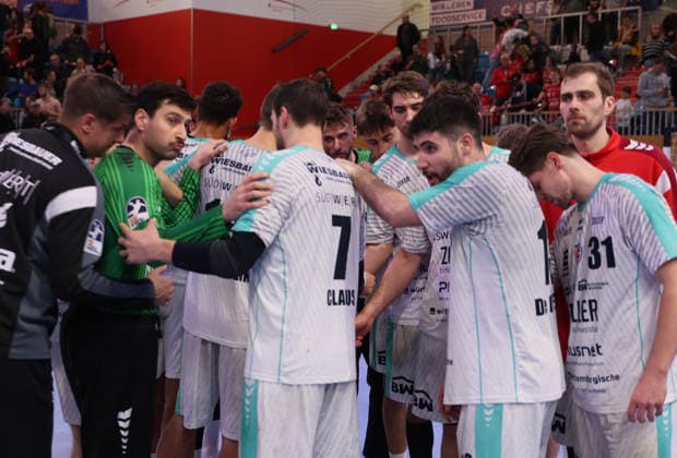 GER HBL2 Saison 2025 2026 VfL Potsdam vs SG BBM Bietigheim, 21.12.25, MBS Arena, Potsdam hängende Köpfe bei den Gästen aus Bietigheim, Auswärtsniederlage